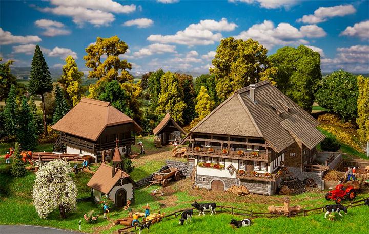 Actual product image Faller Black Forest Set Vogtsbauernhof