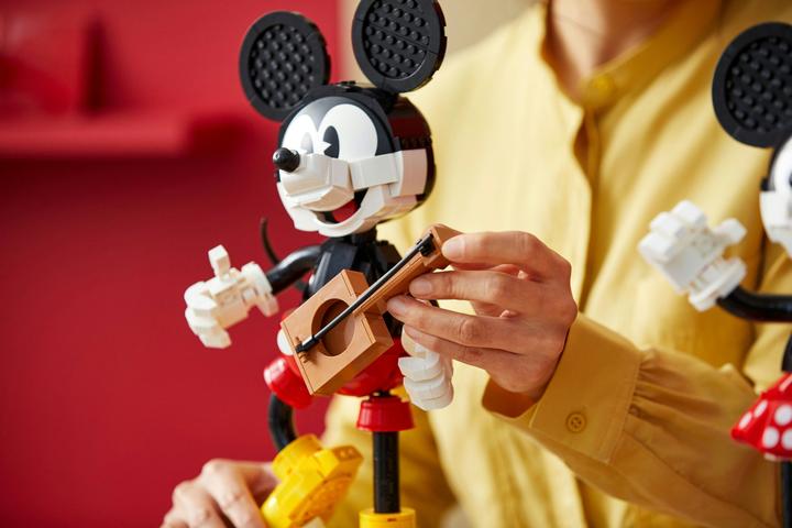 Actual product image LEGO Mickey Mouse and Minnie Mouse (43179, LEGO Disney, LEGO Rare Sets)