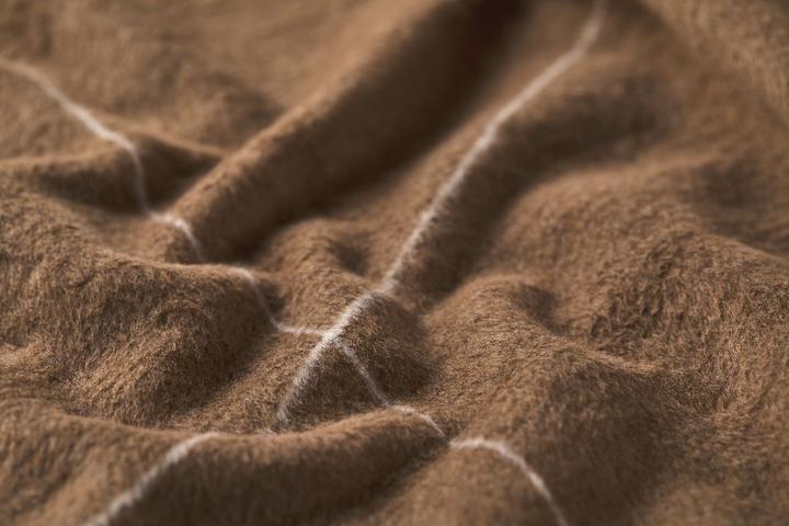 Actual product image David Fussenegger Blanket curved lines.02296350