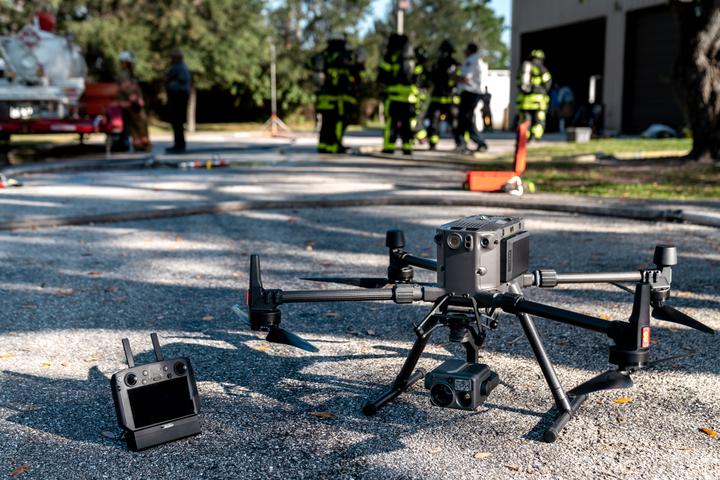 Image du produit DJI Matrice 300 RTK (55 min, 9000 g, 0.96 Mpx)