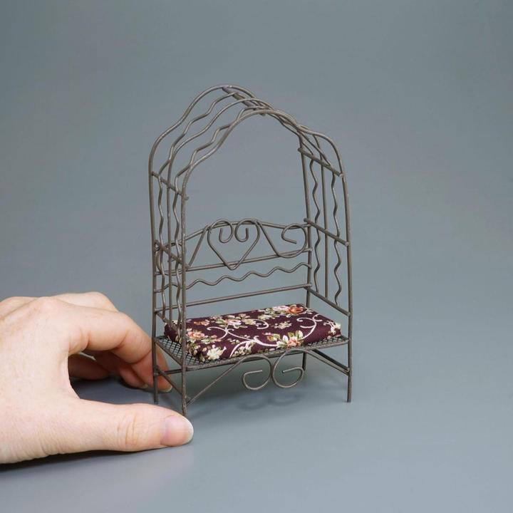 Immagine prodotto Reutter 001.807/3 - Panchina da giardino con arco di rose, miniatura