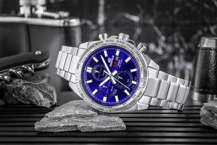 Actual product image Casio Edifice EFR-574D-2AVUEF (198) (Chronograph, 42 mm)