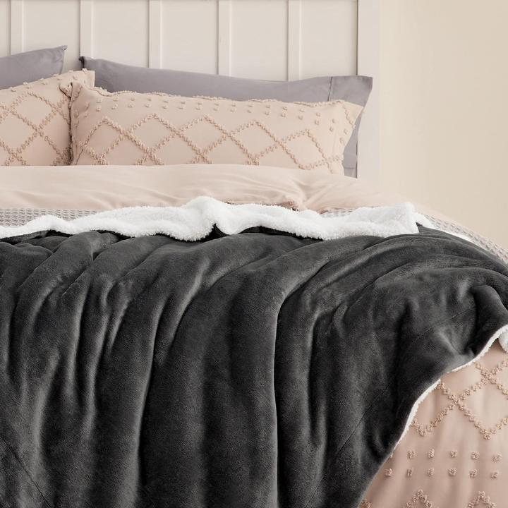 Actual product image Bedsure Blanket (230 x 270 cm)
