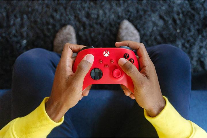 Immagine prodotto Microsoft Xbox Wireless Controller - Pulse Red (Xbox Serie S, Xbox One S, PC, Xbox One X, Xbox Series X)