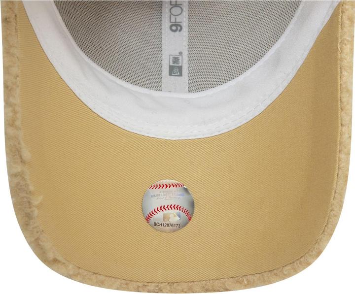 Actual product image New Era 9Forty Ladies Sherpa Cap - BORG NY Yankees beige