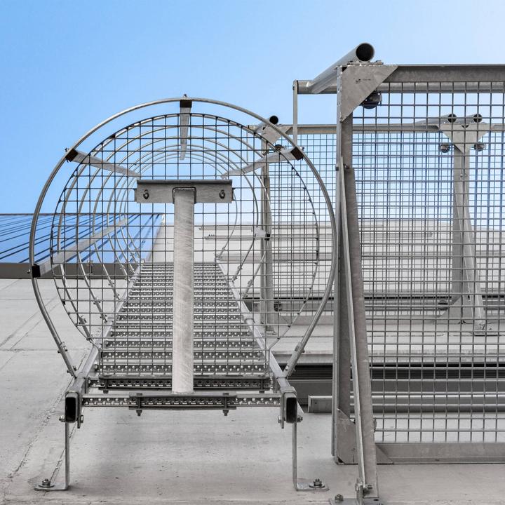 Actual product image Munk Single fixed ladder with back protection (construction) anodised aluminium 7.64m (764 cm)