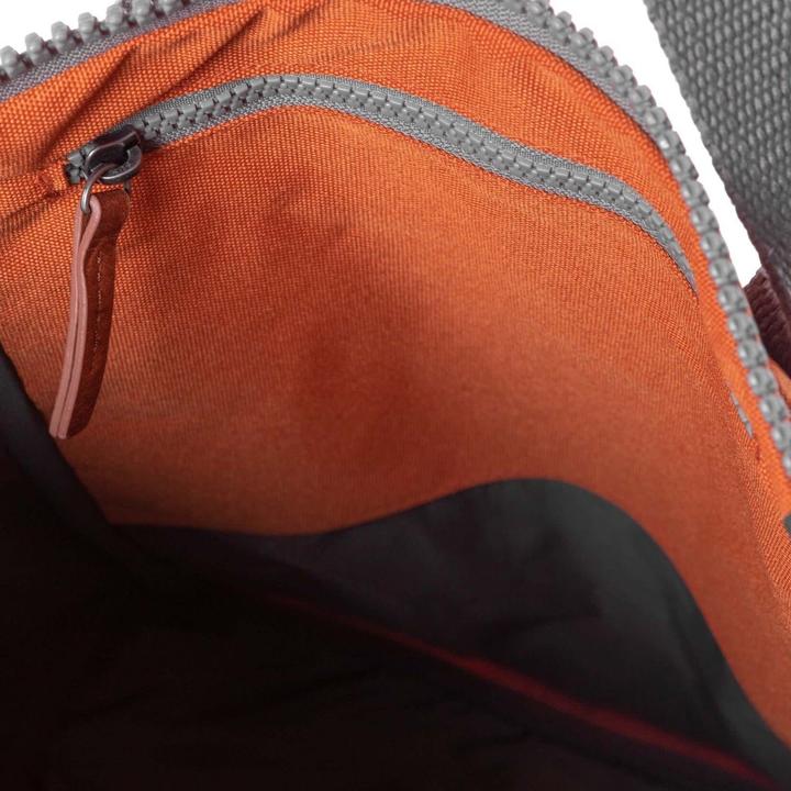 Immagine prodotto Roka London Finchley A Sustainable Atomic Orange 12-15 bottiglie riciclate (10 l)