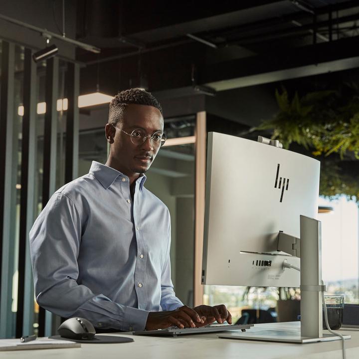 Produktbild HP EliteOne 870 G9 All-in-One PC, 68,6 cm (27"), Quad HD, Intel® Core™ i7, 16 GB, 512 GB, Windo (Intel Core i7-14700, 16 GB, 512 GB, UHD Graphics 770)