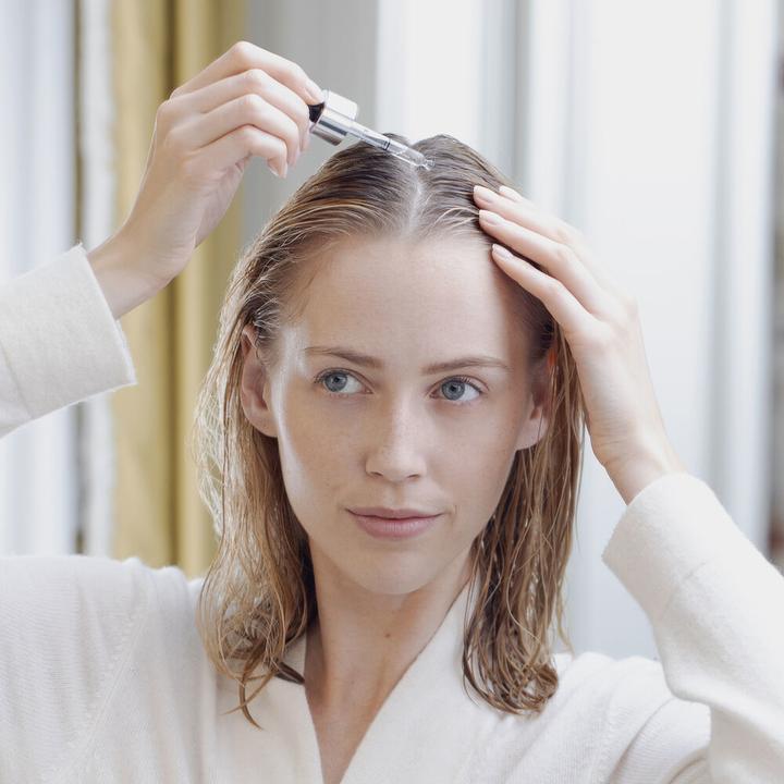 Actual product image Hair Rituel by Sisley Soin Lavant Antipelliculaire Apaisant (200 ml, Liquid shampoo)