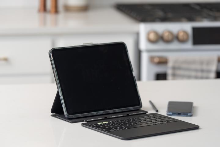 Produktbild Zagg Pro Keys 2 (CH, iPad Pro 11 2024 (M4))