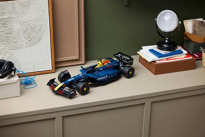 Actual product image LEGO Oracle Red Bull Racing RB20 F1 Rennauto (42206, LEGO Technic)