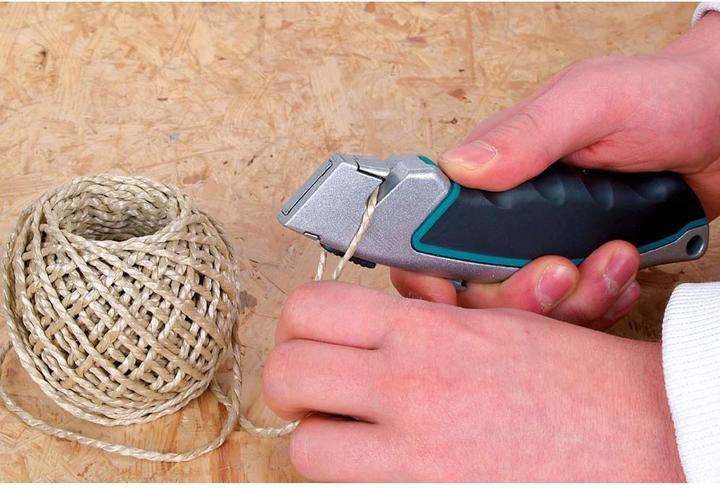 Actual product image wolfcraft Quick-Change Trapezium Blade Knife with Retractable Blade (Cutters)