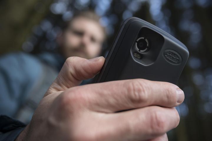Actual product image Land Rover Explore (64 GB, Black, 5", Hybrid Dual SIM, 16 Mpx, 4G)