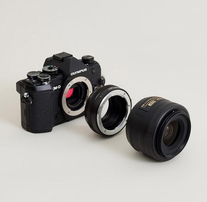 Immagine prodotto Urth Adattatore per obiettivo: Compatibile con gli obiettivi Nikon F (tipo G) e i corpi macchina Micro