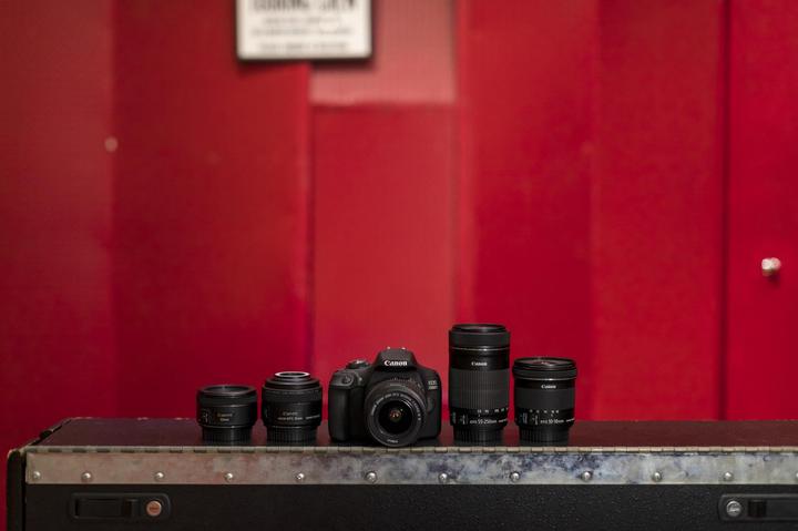 Actual product image Canon Eos 2000d (18 - 55 mm, 24.10 Mpx, APS-C / DX)