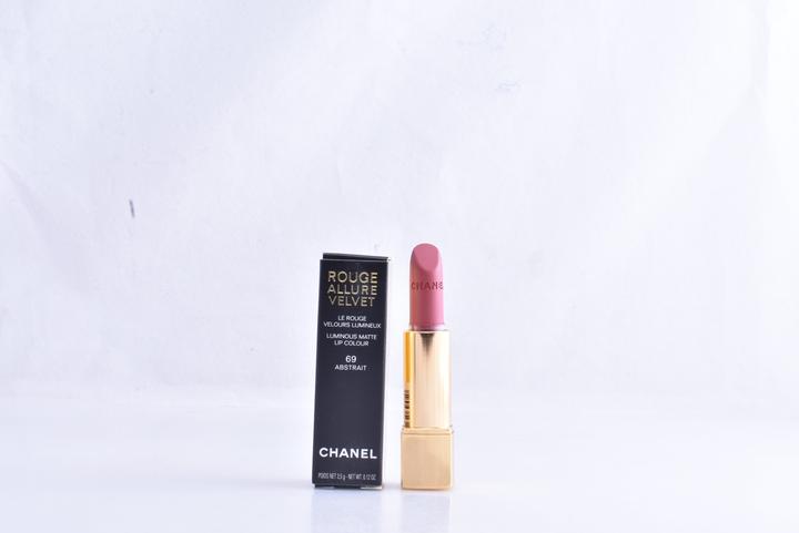Actual product image Chanel Rouge Allure Velvet (69)