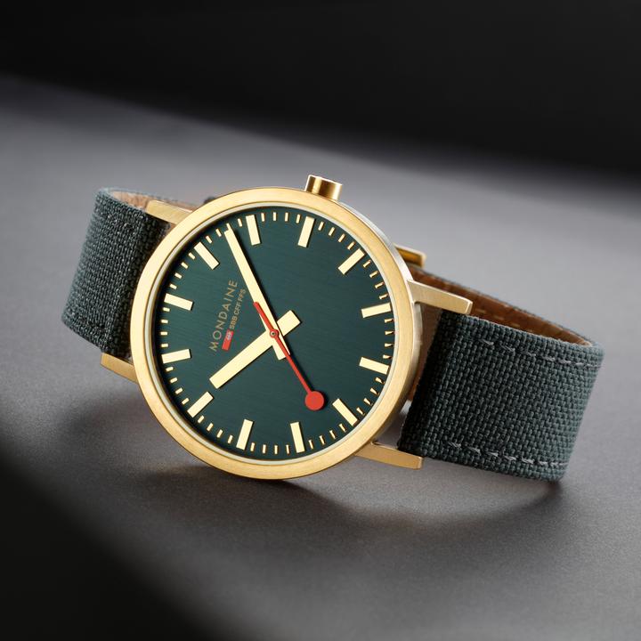 Actual product image Mondaine Classic - inspired by nature - Ip Gold (Analogue wristwatch, 40 mm)