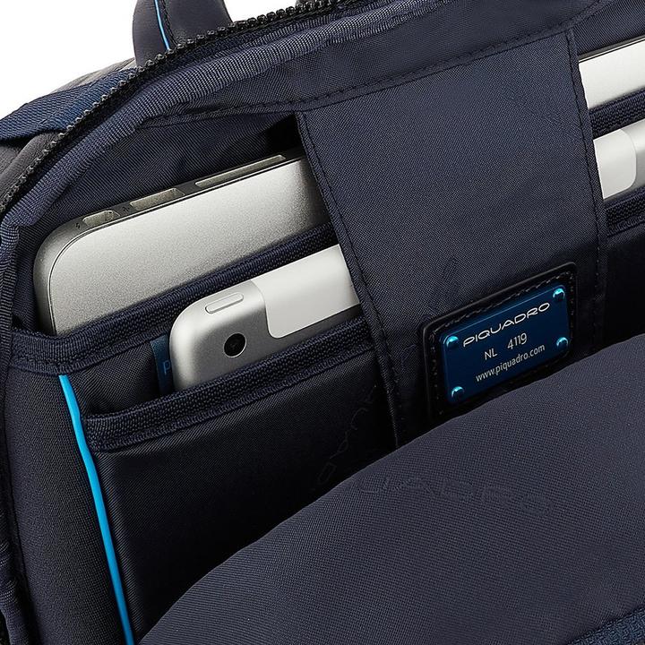 Produktbild Piquadro Blue Square - Laptoprucksack mit iPad®-Fach, RFID-Blocker (16 l)