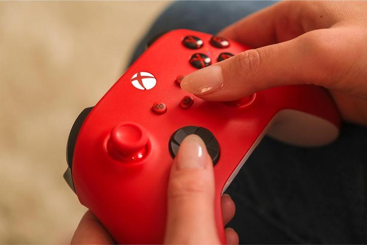 Immagine prodotto Microsoft Xbox Wireless Controller - Pulse Red (Xbox Serie S, Xbox One S, PC, Xbox One X, Xbox Series X)