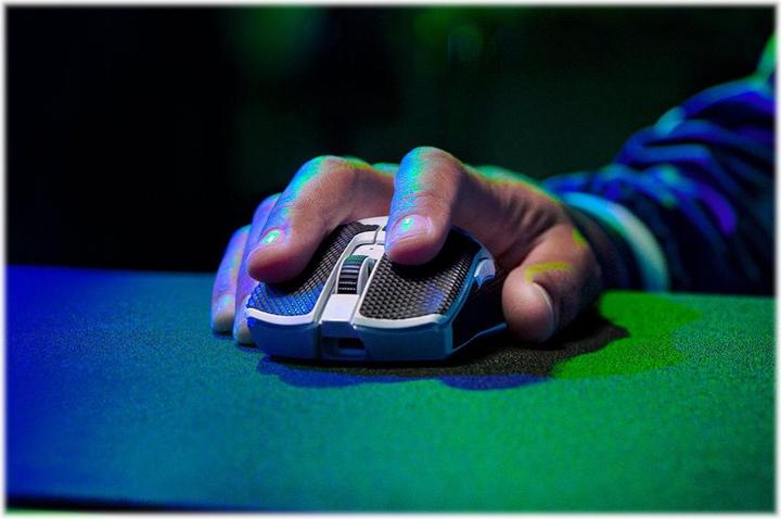 Produktbild Razer Viper V2 Pro (Kabellos, Kabelgebunden)