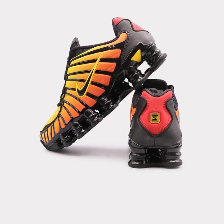 Black-Amarillo, Black