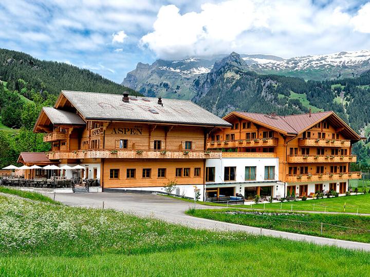 Actual product image Smartbox Celebrate love: 2 romantic days with wellness in Switzerland (2 pers.)