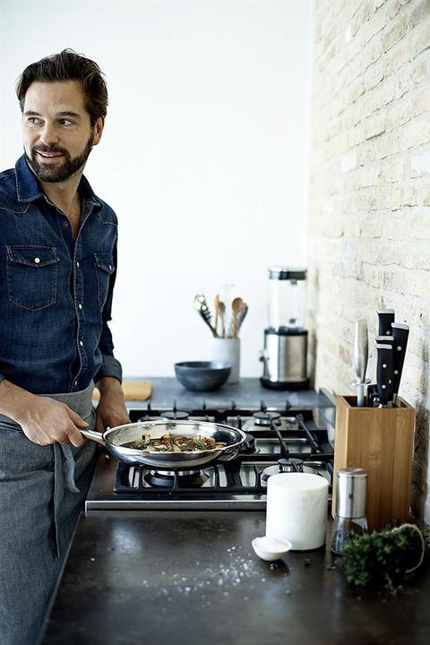 Actual product image WMF Professional Resist (24 cm, Frying pan, Aluminium, Stainless steel)