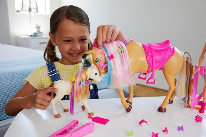 Produktbild Barbie Spielset mit Puppe und 2 Pferden