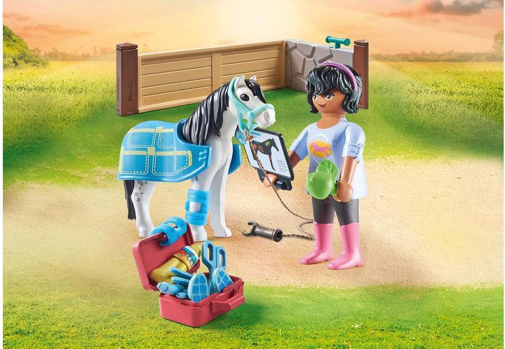Actual product image Playmobil Equine therapist (71497, Playmobil Horses of Waterfall)