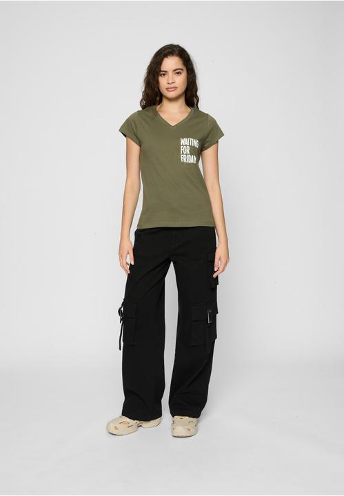 Produktbild Mister Tee Ladies Waiting For Friday Box Tee - 22285 (XS)