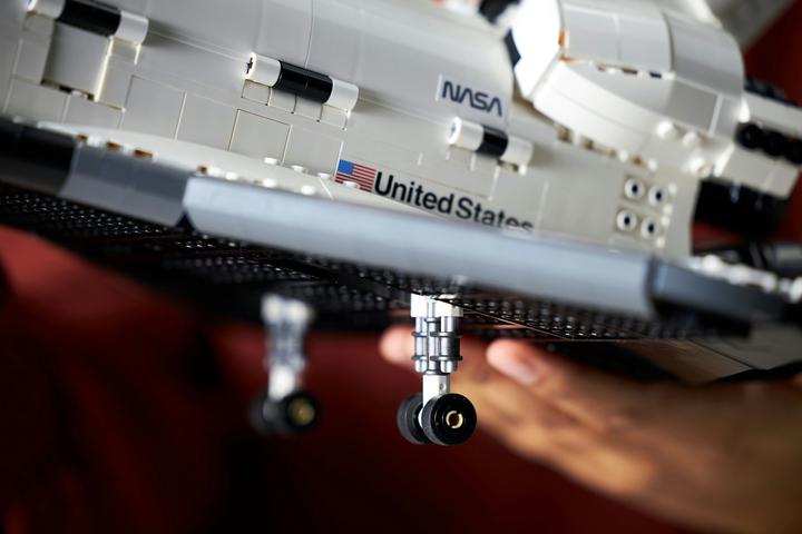 Actual product image LEGO NASA Space Shuttle Discovery (10283, LEGO Rare Sets)