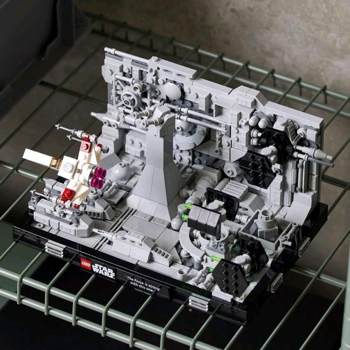 Immagine prodotto LEGO Diorama della corsa in trincea della Morte Nera (75329, LEGO Star Wars)