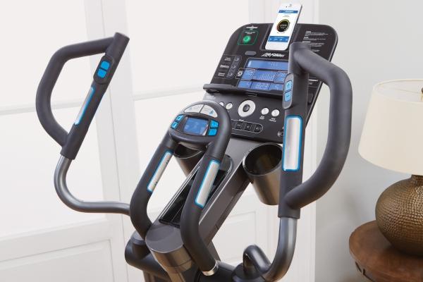 Produktbild Life Fitness E5 Crosstrainer mit Track Connect Konsole