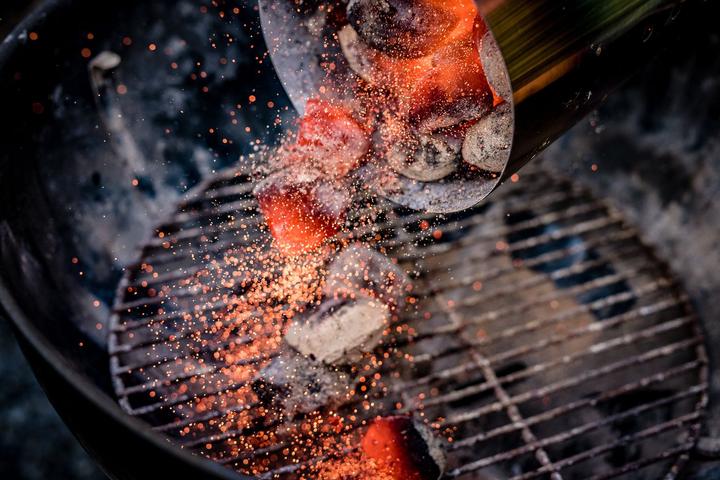 Actual product image Grillfürst Männerglut coconut - 10 kg barbecue briquettes made from coconut shells (10 kg)