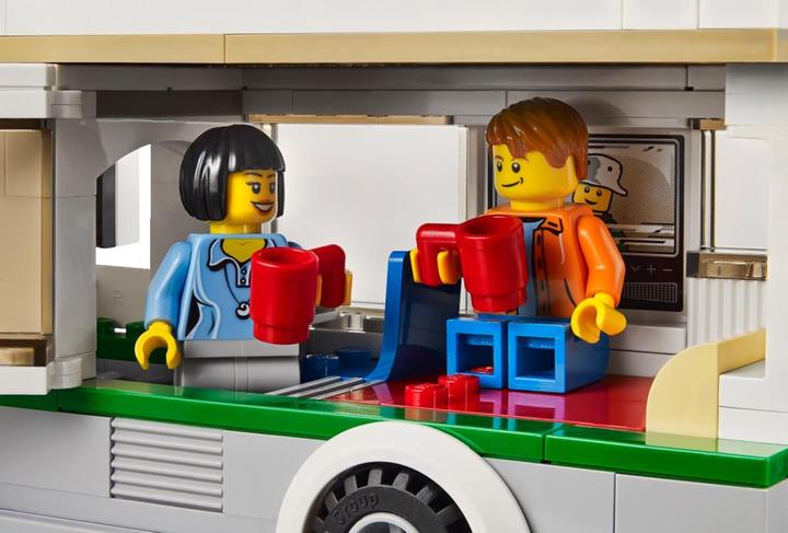 Immagine prodotto LEGO Camper cittadino con canoa (60057, LEGO City)