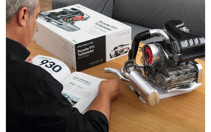 Actual product image Franzis Porsche 911 Turbo engine kit