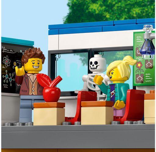 Produktbild LEGO Schule mit Schulbus (60329, LEGO City)