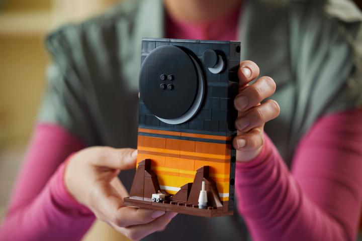 Immagine prodotto LEGO Idee - Storie dall'era spaziale (21340, LEGO Ideas, Set LEGO rari)