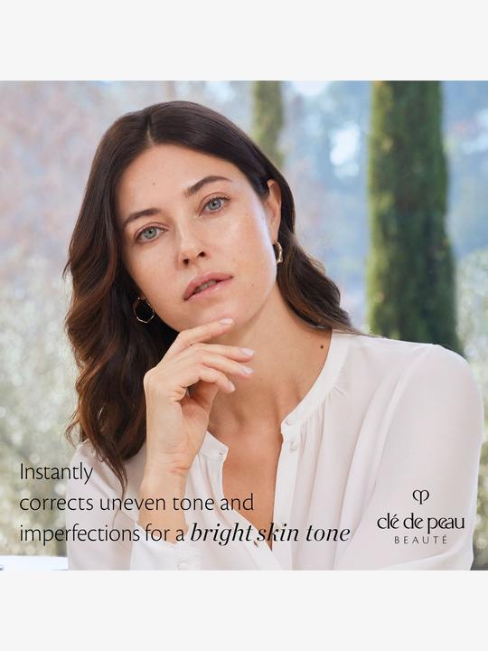 Actual product image Clé De Peau Cle De Peau Radiant Corrector For Eyes (Ocher)