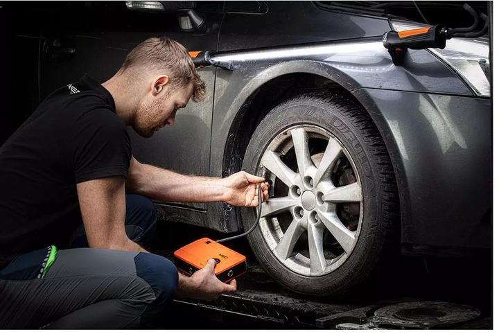 Immagine prodotto Neo Tools Unità di avvio (unità Jumpastarter, alimentatore - 14Ah, compressore 3,5BAR, torcia elettrica) (400 A, 14000 mAh)