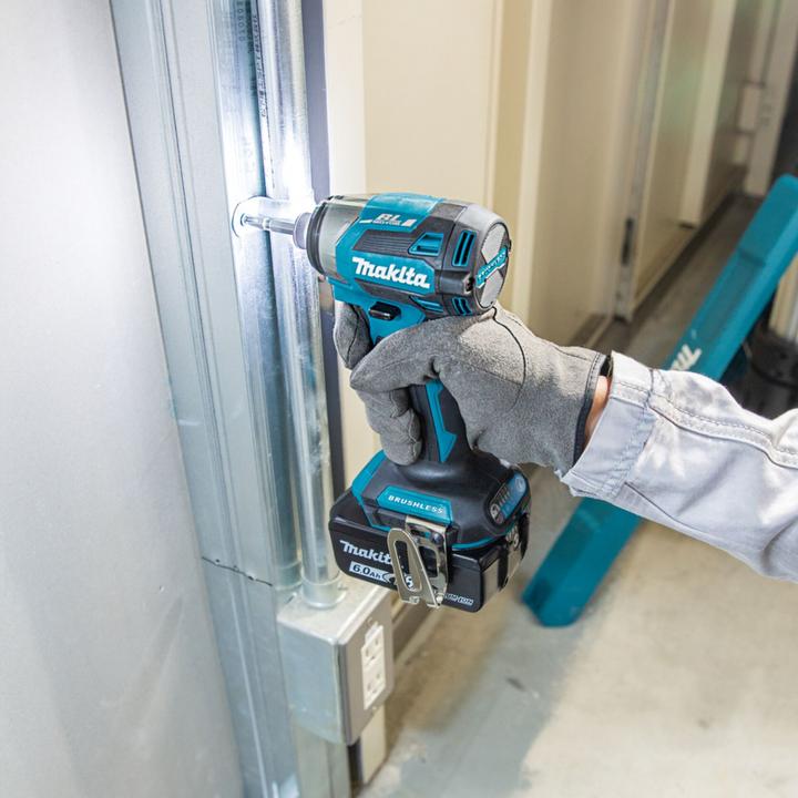 Produktbild Shots Makita DTD 173 RTJ Akku Schlagschrauber 18 V 180 Nm 1/4“ Brushless + 2x Akku 5,0 Ah + Ladegerät + (Akkubetrieb)
