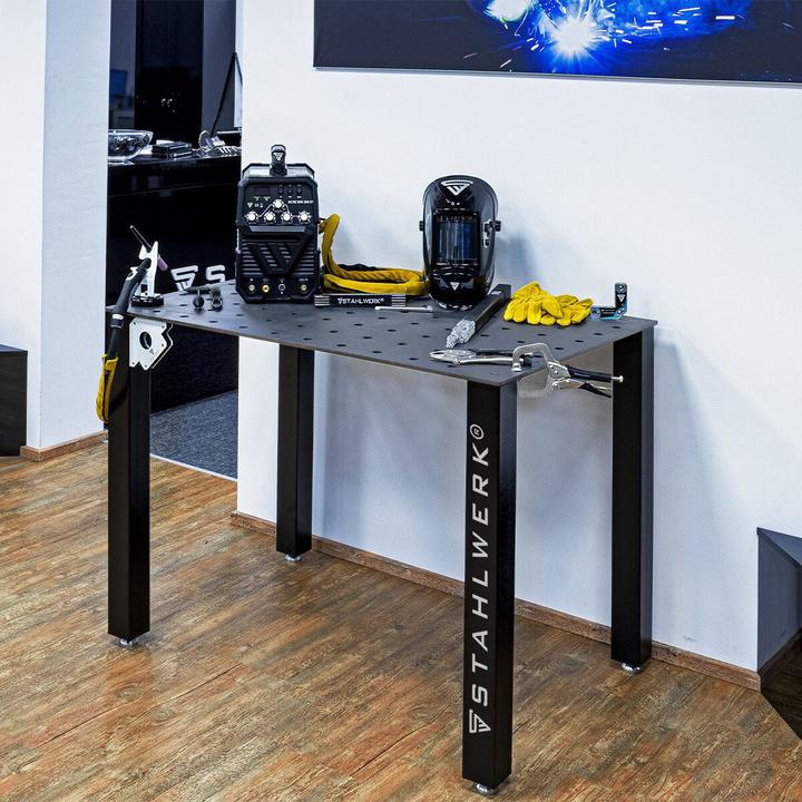 Immagine prodotto Stahlwerk Tavolo da saldatura kit fai da te piano di lavoro pesante da 12 mm in acciaio S355 (80 cm, 120 cm)