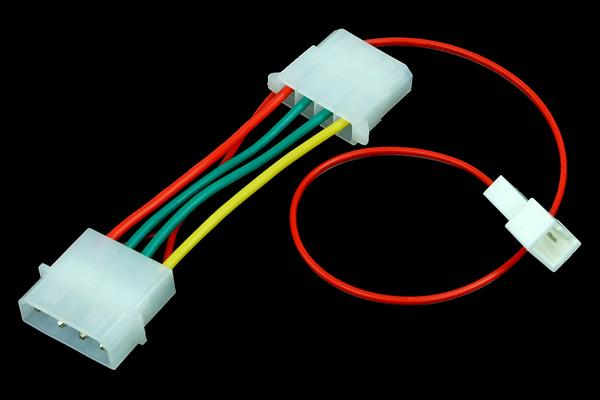 Produktbild Aquatuning Revoltec 3-Pin zu 4-Pin Spannungsadapter