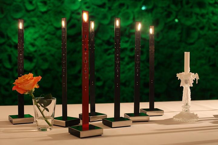 Produktbild Ingo Maurer Tischleuchte My New Flame USB (2700 lm)