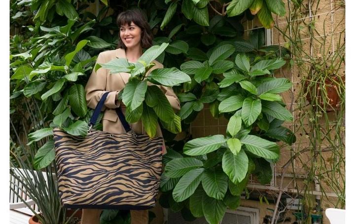 Actual product image reisenthel Bag Classic Shopper XL Sumatra