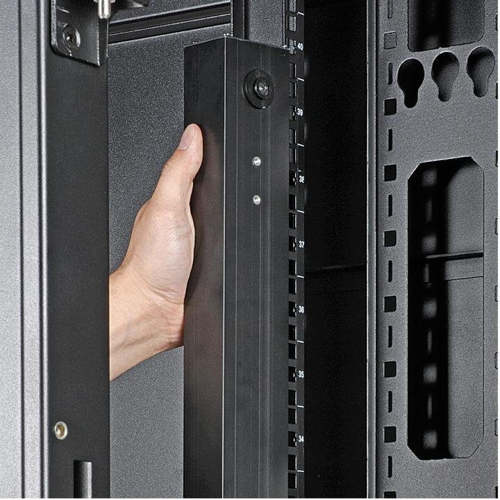 Produktbild Eaton Tripp Lite Series PDU Metered Vertical 7.4W 230V 8 C19 40 C13 IEC 309 32A 0U TAA