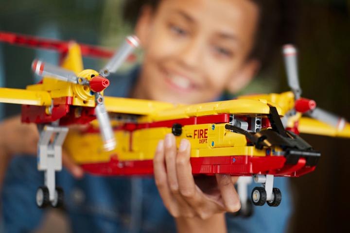 Actual product image LEGO Firefighter Aircraft (42152, LEGO Technic)