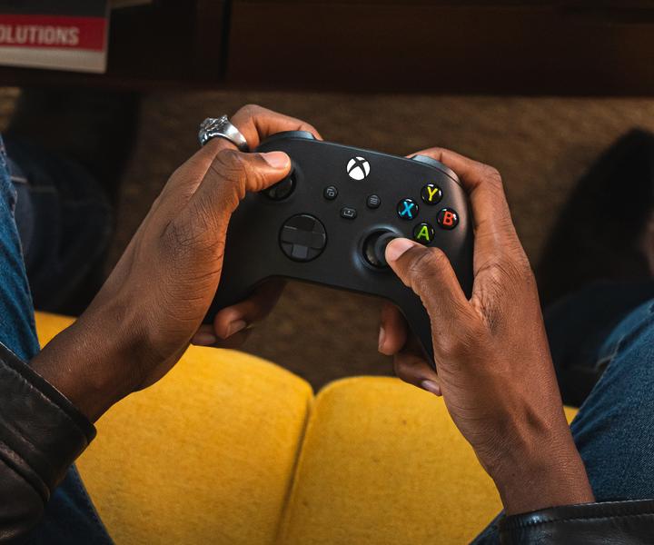 Immagine prodotto Microsoft Xbox Wireless Controller - Carbon Black (Xbox Series X, Xbox One X, PC, Xbox One S, Xbox Serie S)