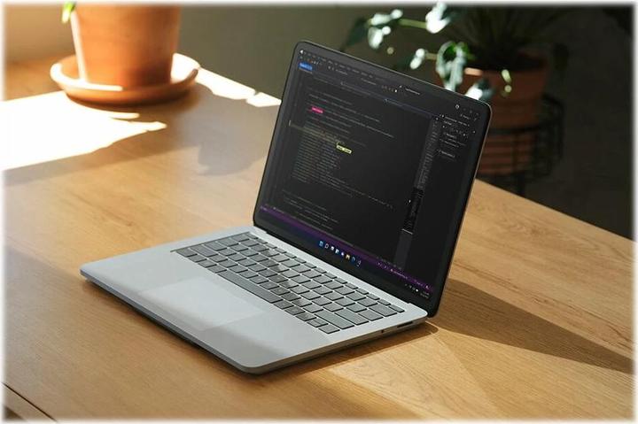 Produktbild Microsoft Surface Laptop Studio 2 for business (14.40", Intel Core i7-13800H, 64 GB, 2000 GB, CH)