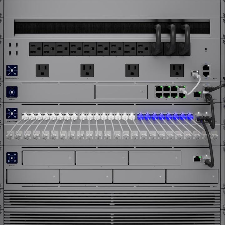 Image du produit Ubiquiti USW-Pro-Max PoE (26 Ports)
